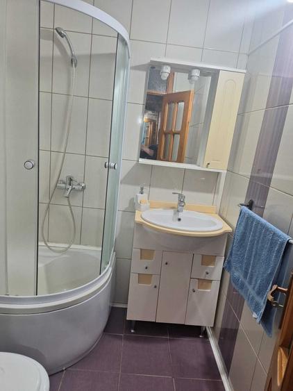 Apartament cu 4 camere decomandat în Băceni