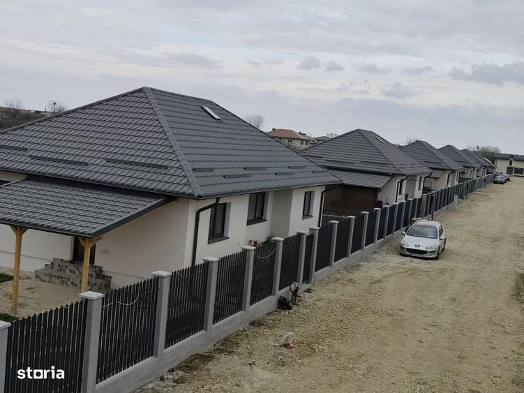 Casă cu 4 camere în Săbăreni