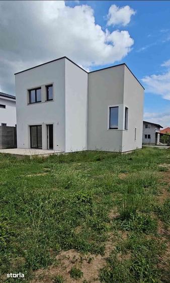 Casă cu 5 camere cu Teren 635 Mp în Giarmata