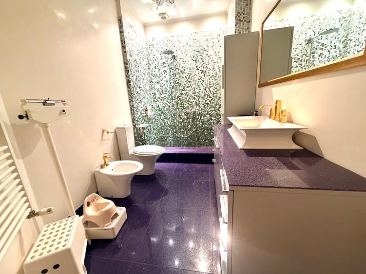 Apartament cu 3 camere decomandat în Primăverii