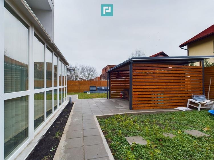 Apartament cu 3 camere semidecomandat, mobilat în Dumbrăvița