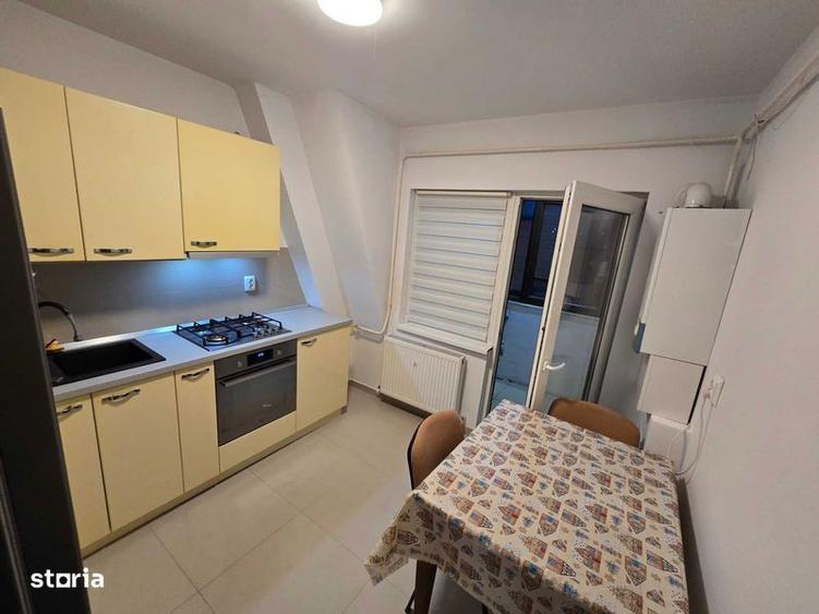 Apartament cu 3 camere decomandat, mobilat în Central