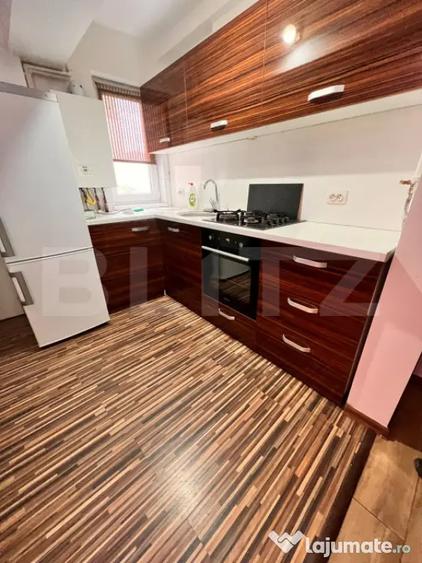 Apartament cu 3 camere decomandat, mobilat în Central