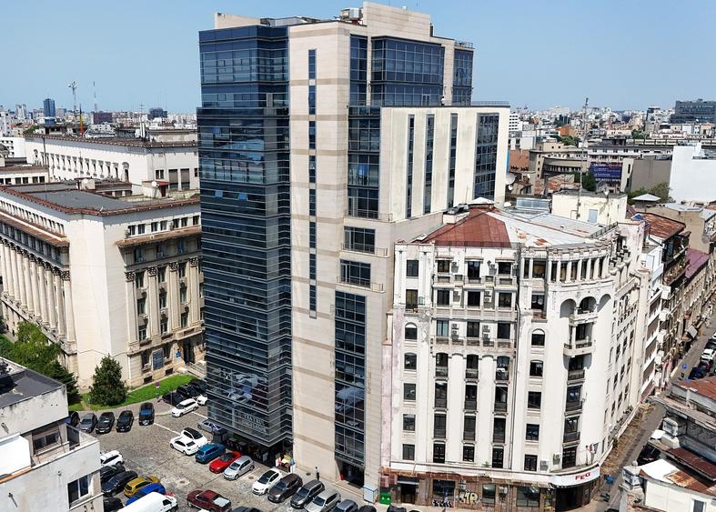 Birou, de 8,150 mp, în Universitate