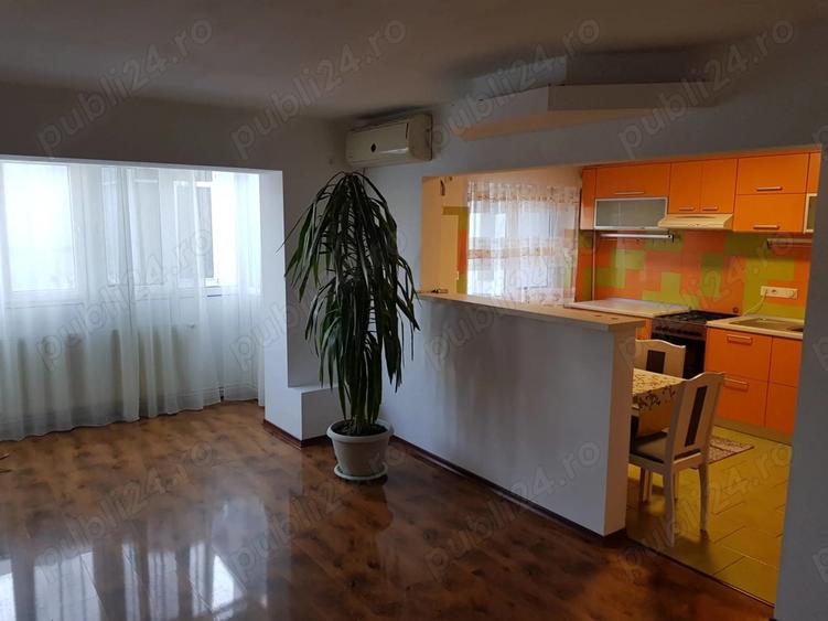 Apartament cu 4 camere decomandat în Central