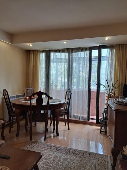 Apartament cu 3 camere semidecomandat în Micro 19