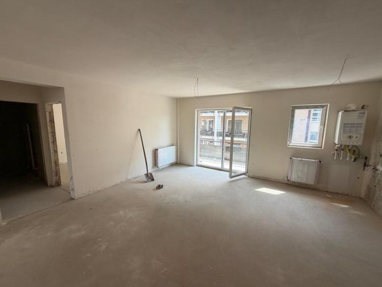 Apartament cu 3 camere semidecomandat în Florești — fotografia 2