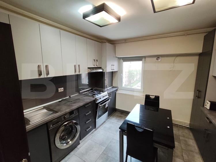 Apartament cu 2 camere decomandat, mobilat în Central