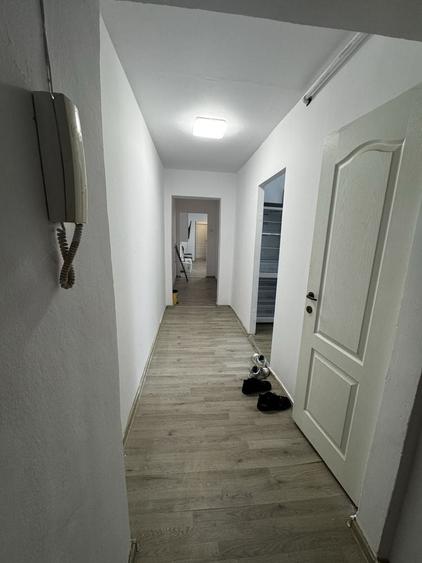 Apartament cu 3 camere semidecomandat în Exterior Vest