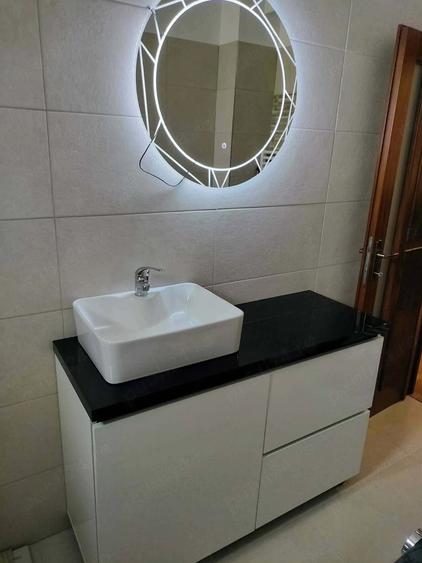 Apartament cu 3 camere semidecomandat în Central