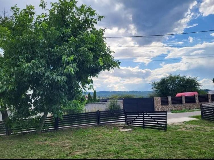 Casă cu 4 camere în Ciprian Porumbescu