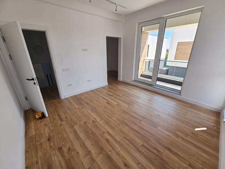 Casă individuală cu 4 camere cu Canalizare în Tunari