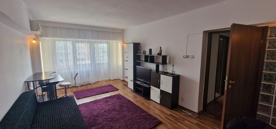 Apartament cu 2 camere decomandat în Trocadero
