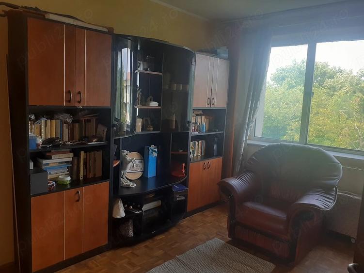 Apartament cu 3 camere semidecomandat în Hipodrom