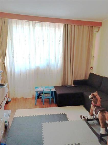 Apartament cu 3 camere semidecomandat în Apollo
