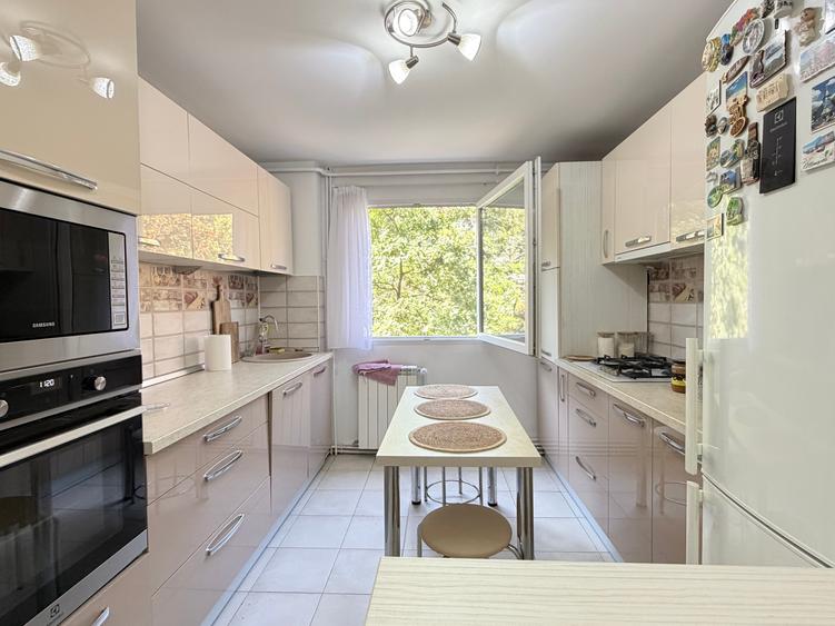 Apartament cu 3 camere semidecomandat în Gheorghe Lazăr