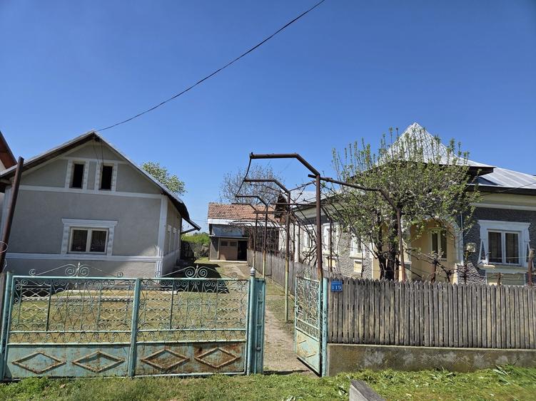 Casă cu 4 camere în Gura Foii
