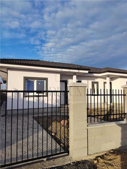 Duplex cu 3 camere cu Canalizare în Moșnița Nouă