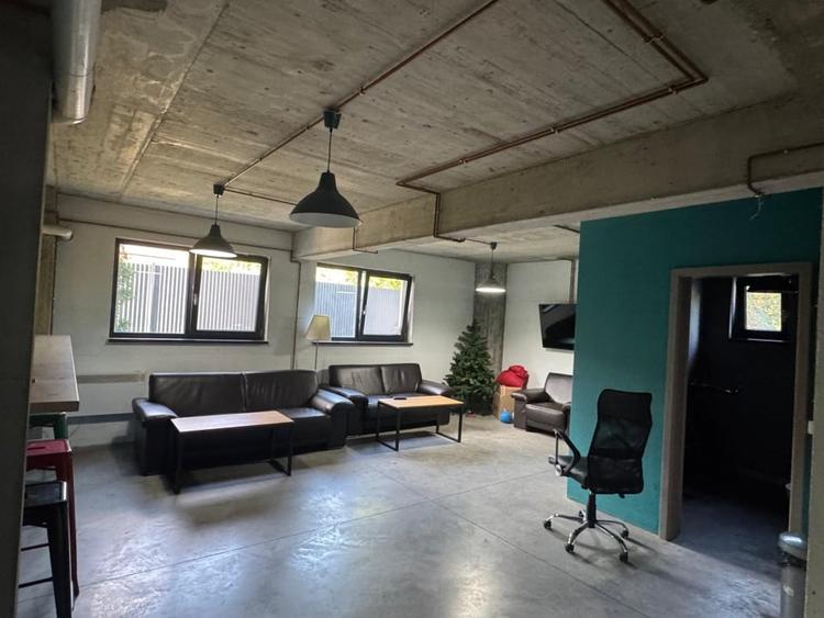 Apartament cu 3 camere decomandat, mobilat în Craiovița Nouă