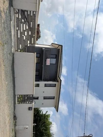 Casă cu Teren 450 Mp în Central