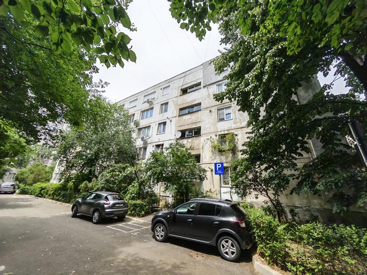 Apartament cu 3 camere semidecomandat în Drumul Taberei