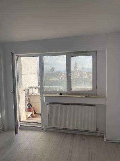 Apartament cu 3 camere decomandat în Cetate