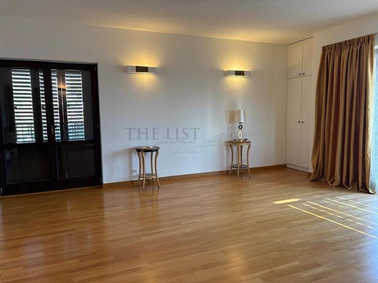Casă individuală cu 7 camere cu Teren 1220 Mp în Pipera