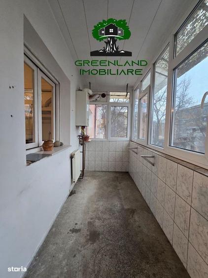 Apartament cu 3 camere decomandat în Nicolina