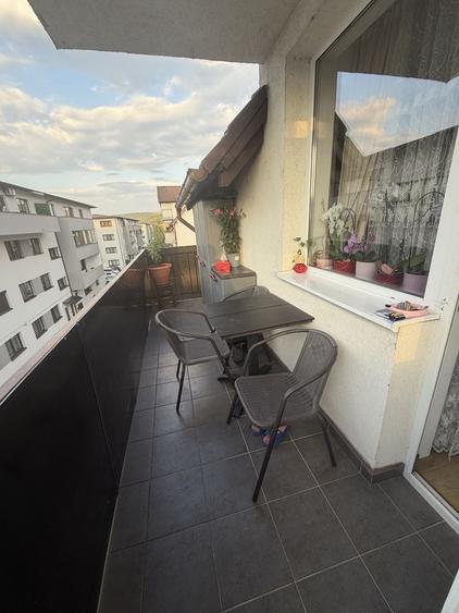 Apartament cu 3 camere decomandat în Florești
