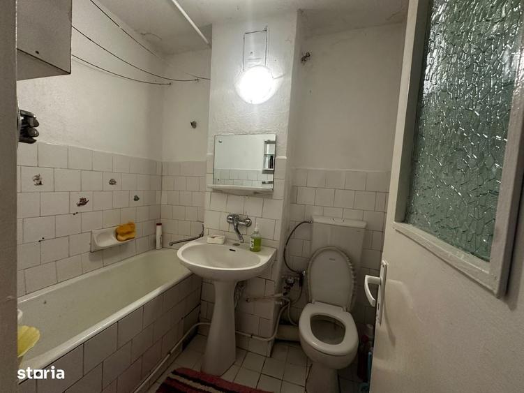 Apartament cu 3 camere semidecomandat în Central