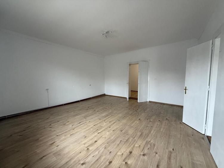 Casă cu 4 camere cu Teren 430 Mp în Cetate