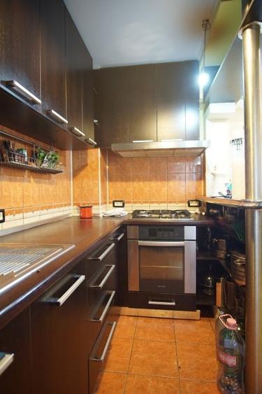 Apartament cu 3 camere decomandat, mobilat în Nerva Traian