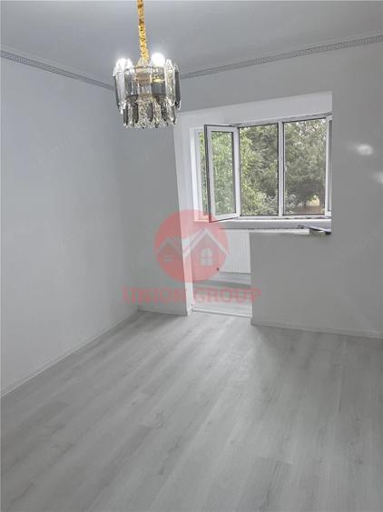 Apartament cu 3 camere semidecomandat în Tomis Nord