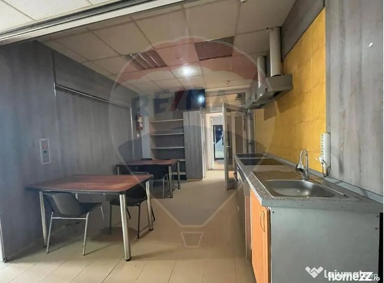 Apartament cu 4 camere decomandat în Orașul de Jos