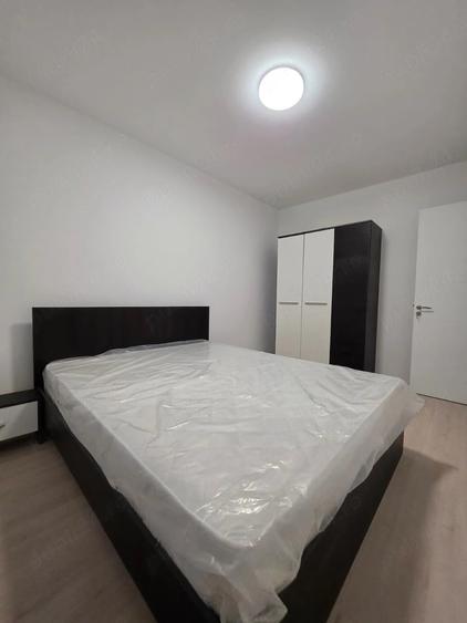 Apartament cu 3 camere semidecomandat în Colentina