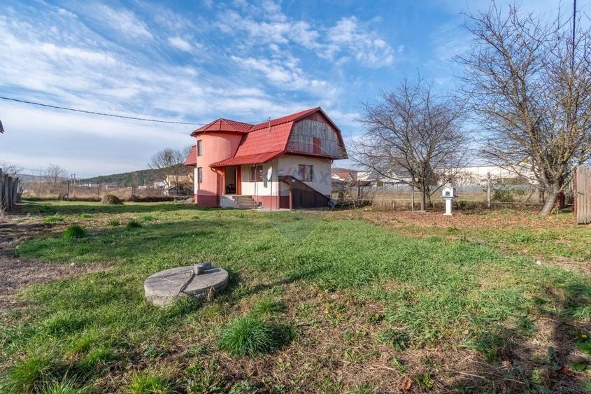 Casă individuală cu 2 camere cu Teren 3301 Mp în Jucu de Mijloc