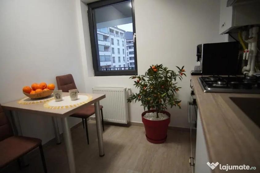 Garsonieră decomandată în Central