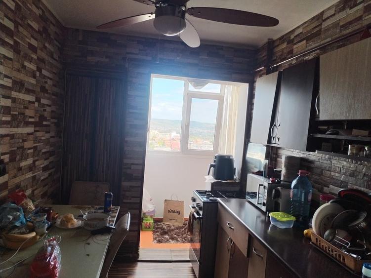 Apartament cu 3 camere decomandat în Radu Negru