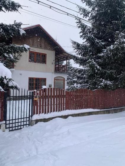 Casă individuală cu 6 camere cu Teren 446.73999023438 Mp în Bușteni