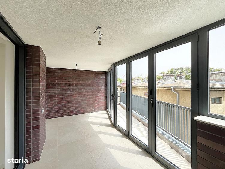 Apartament cu 4 camere semidecomandat în Floreasca