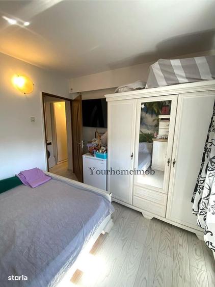 Apartament cu 3 camere semidecomandat în Craiovița Nouă