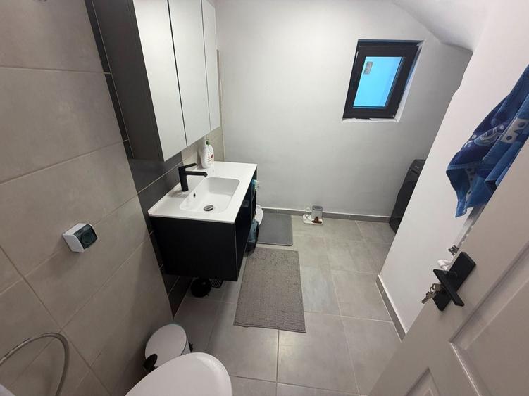 Casă cu 4 camere cu Canalizare în Central