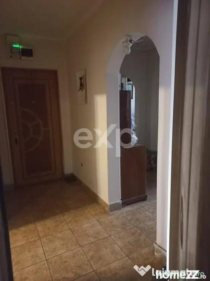 Apartament cu 4 camere decomandat în Prundu
