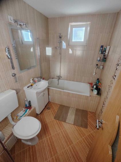 Apartament cu 3 camere decomandat în Calea Dumbrăvii