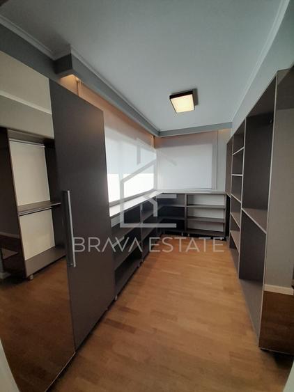 Apartament cu 3 camere semidecomandat, mobilat în Bună Ziua