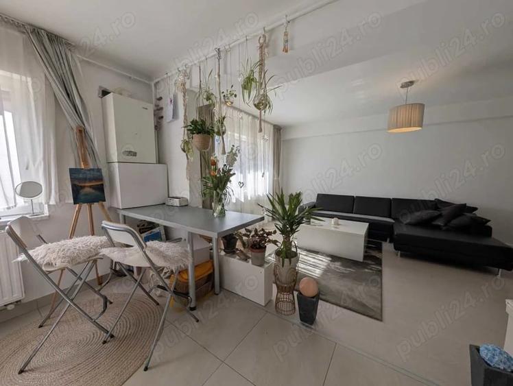 Apartament cu 2 camere semidecomandat în Florești