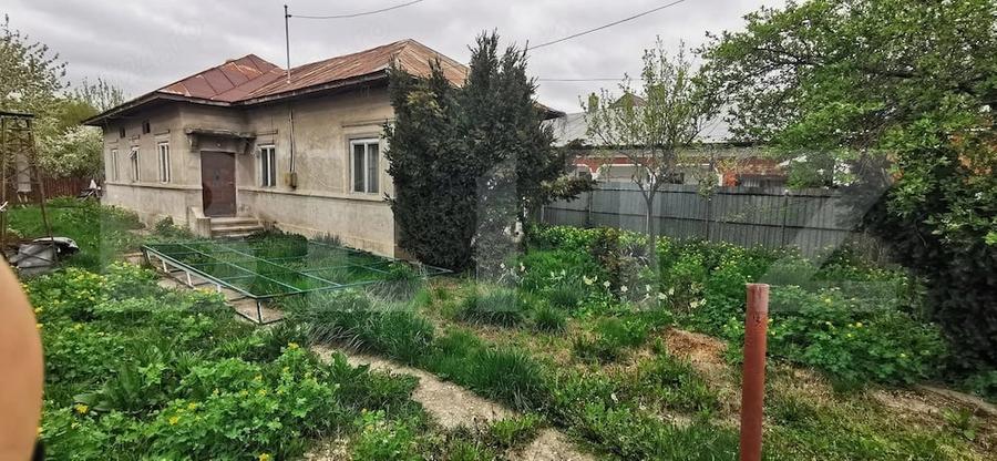 Casă individuală cu 3 camere cu Canalizare în Titu