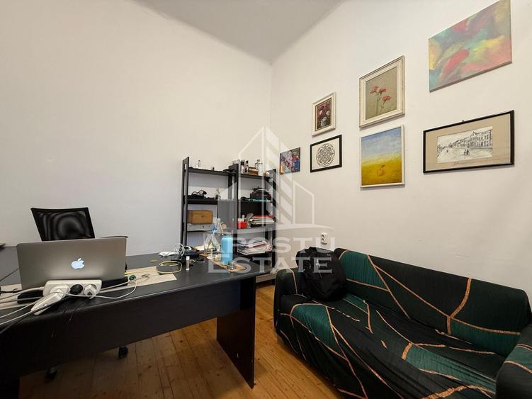Apartament cu 3 camere semidecomandat, mobilat în Sinaia