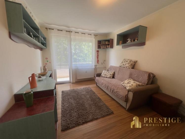 Apartament cu 3 camere semidecomandat, mobilat în Rogerius
