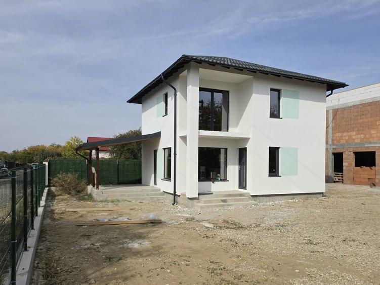Casă cu 3 camere în Ștefănești
